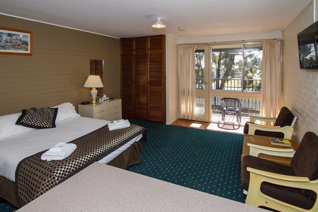 Blayney Leumeah Motel Экстерьер фото