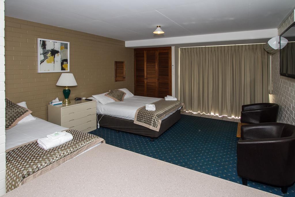 Blayney Leumeah Motel Экстерьер фото